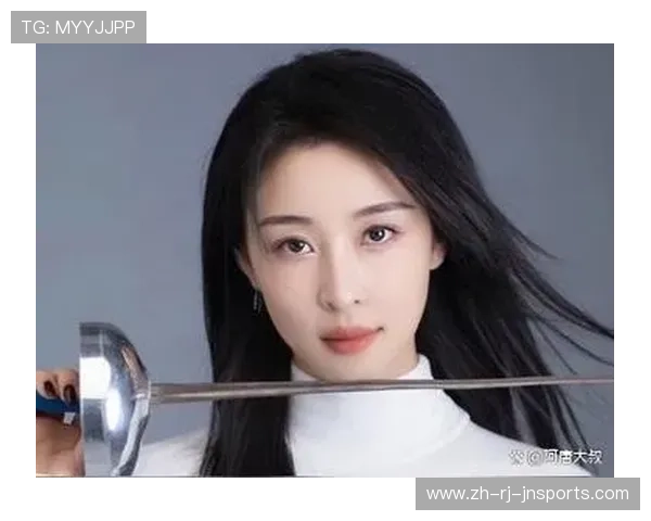 从运动员到裁判秦雪职业装亮相青少年击剑赛事展专业风采